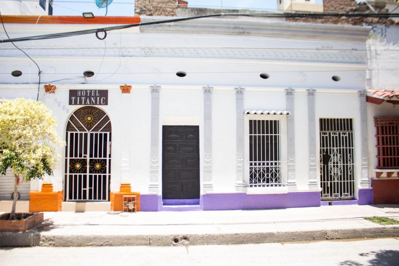 Hotel Titanic Inn Santa Marta  Exterior photo